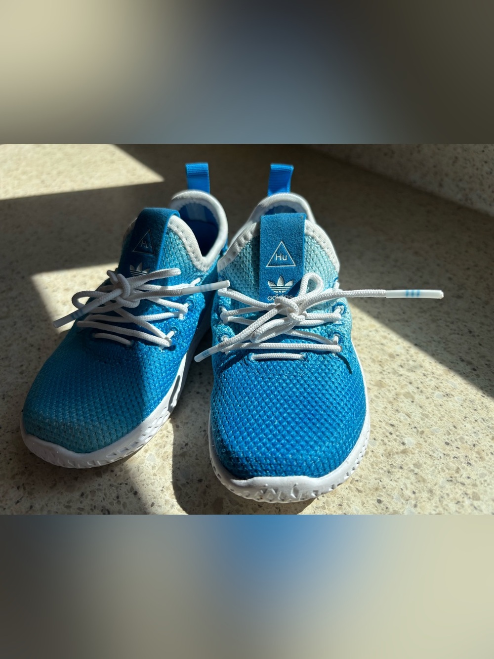 Adidas Kids Shoes - Blue & White Athletic Kid Boys Sneakers in Size 7 LIKE NEW